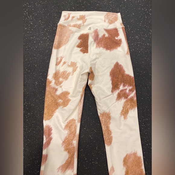 NWT Weworewhat v shape animal cow print beige multi leggings size small - Picture 5 of 11